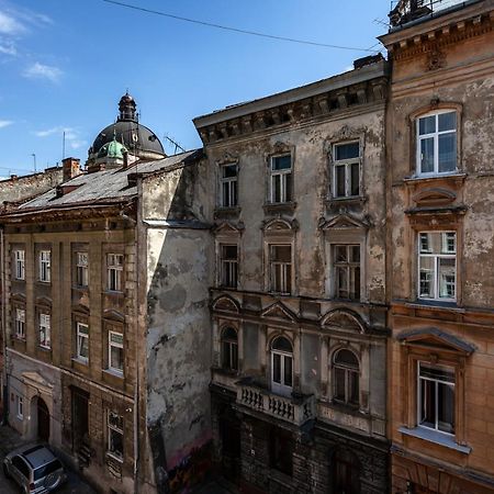Four Bedrooms Apartment In The Heart Of Львов Экстерьер фото