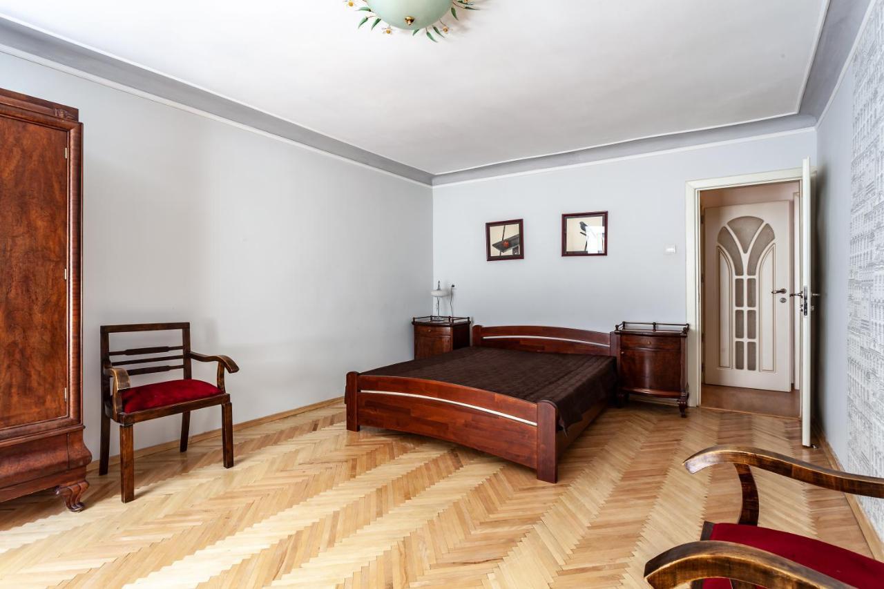 Four Bedrooms Apartment In The Heart Of Львов Экстерьер фото