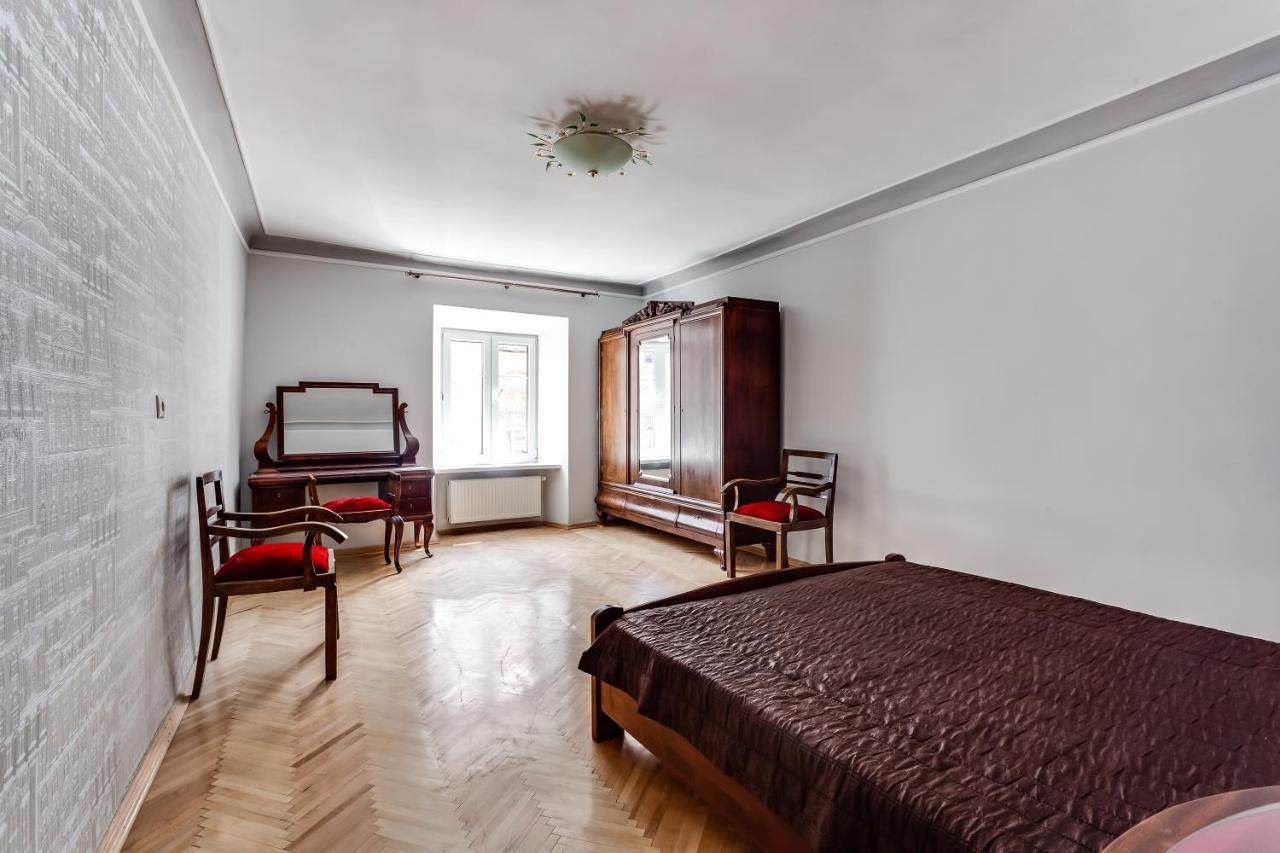 Four Bedrooms Apartment In The Heart Of Львов Экстерьер фото